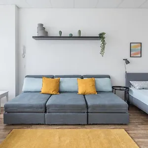 Apartment Spacious In For 12, Hamburg